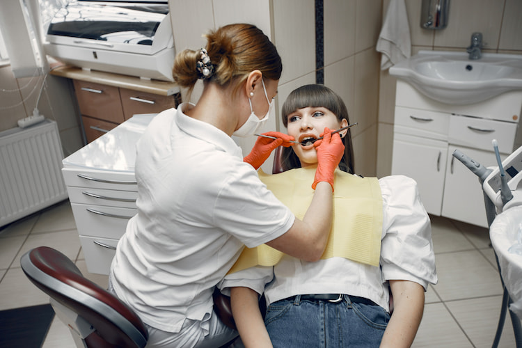 Cosmetic Dentist vs Emergency Dentist