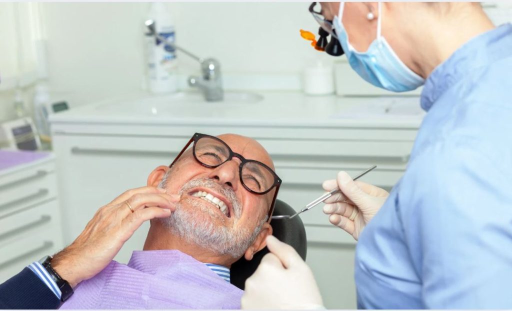 old man use emergency servises in denal clinic