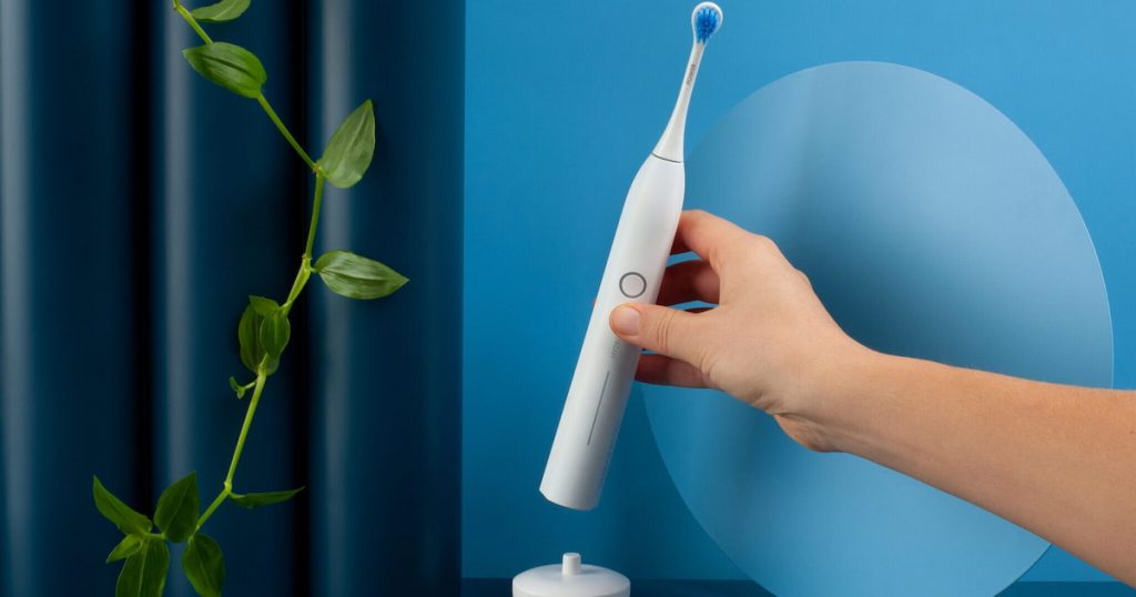 a photo showing electric toothbrushes for veneers