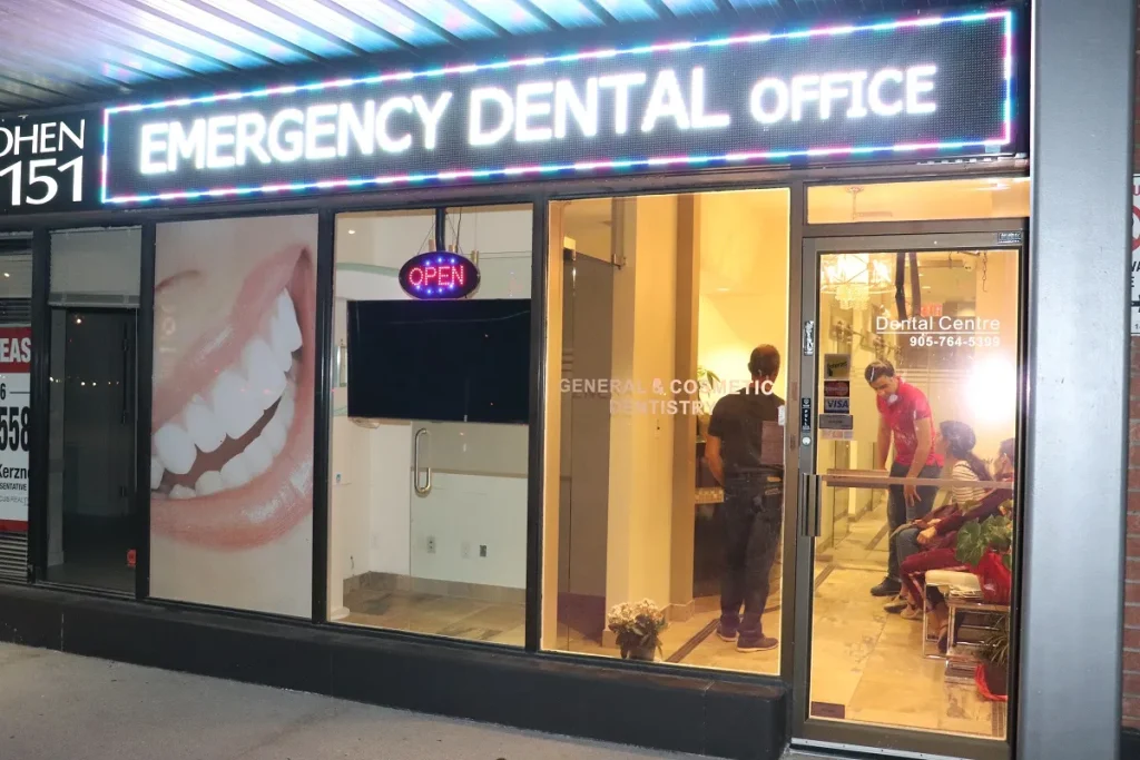 Emergency Dental Office clinic entrance in Thornhill