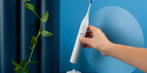 a photo showing electric toothbrushes for veneers